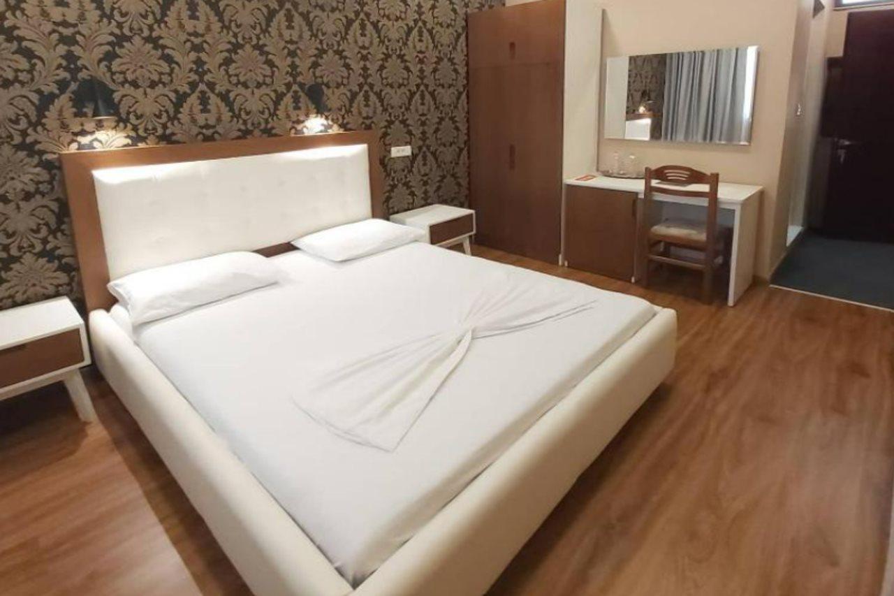 Hotel Kocibelli Pool & Spa Korça Exteriör bild