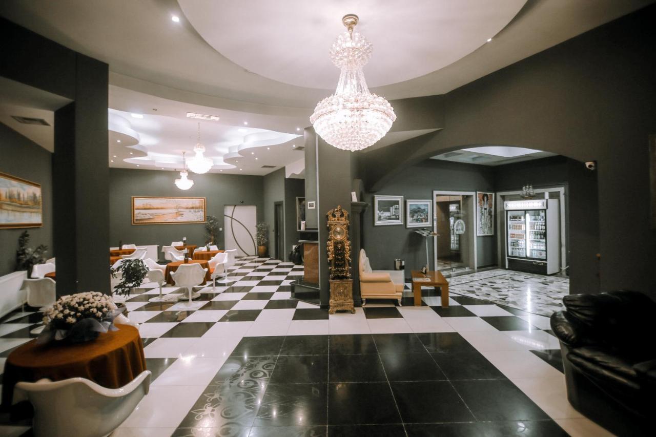 Hotel Kocibelli Pool & Spa Korça Exteriör bild