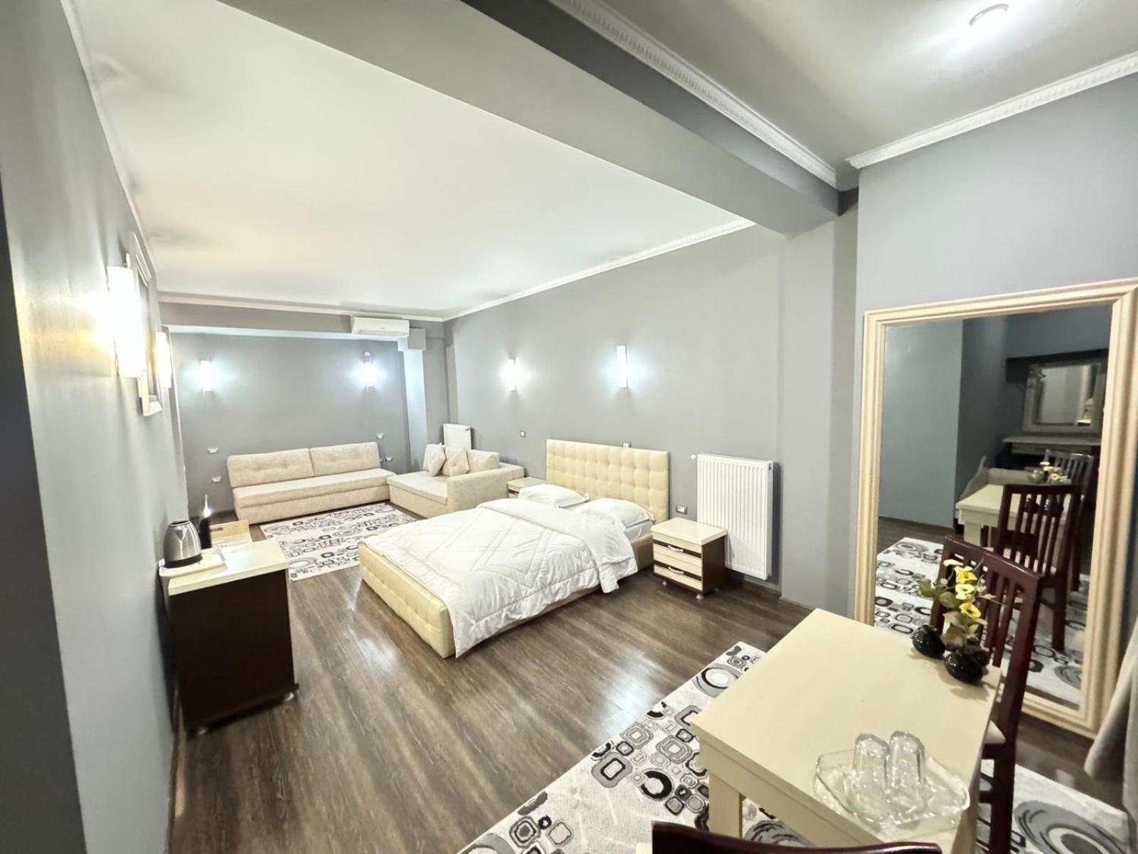Hotel Kocibelli Pool & Spa Korça Exteriör bild