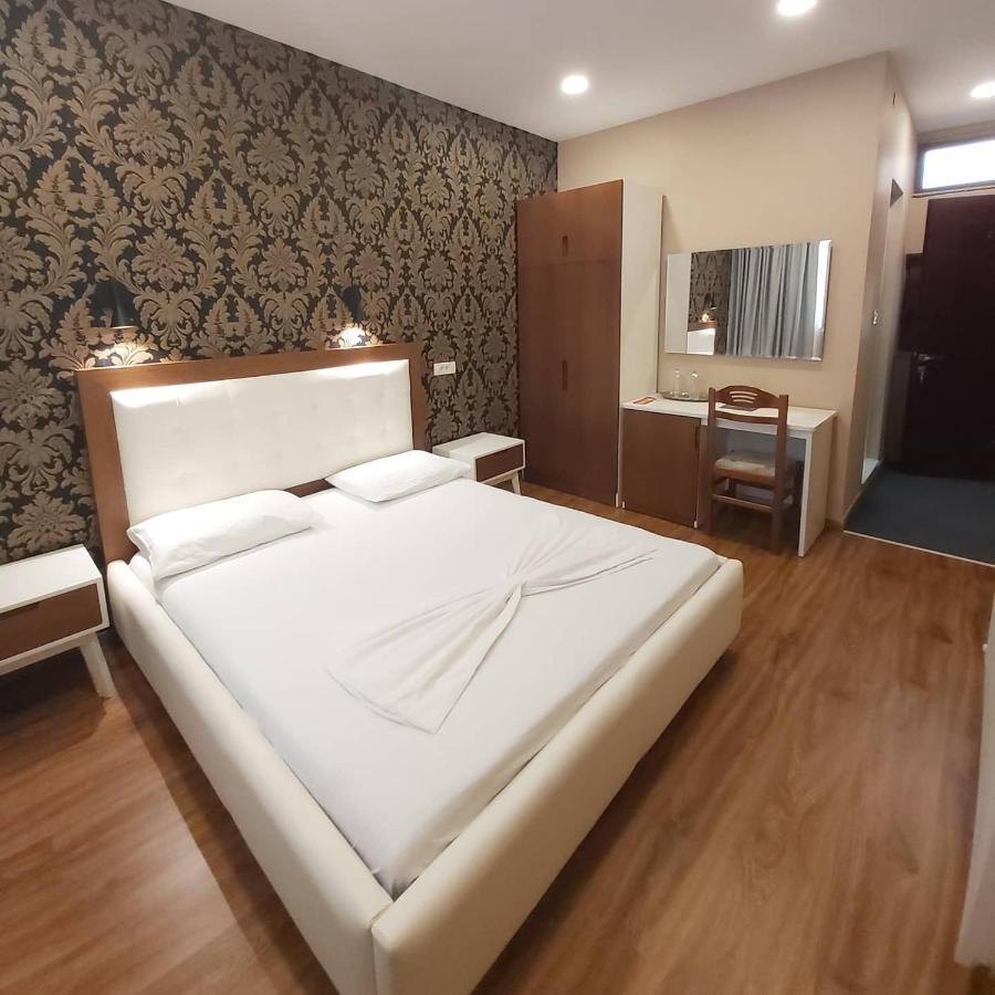 Hotel Kocibelli Pool & Spa Korça Exteriör bild