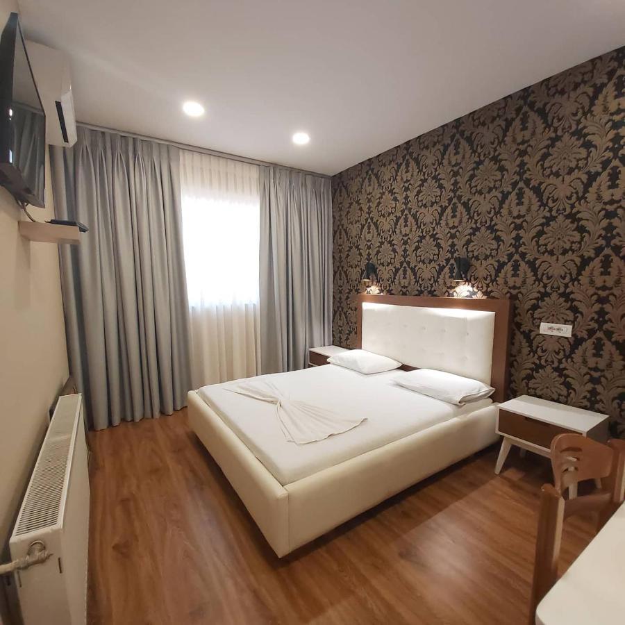 Hotel Kocibelli Pool & Spa Korça Exteriör bild